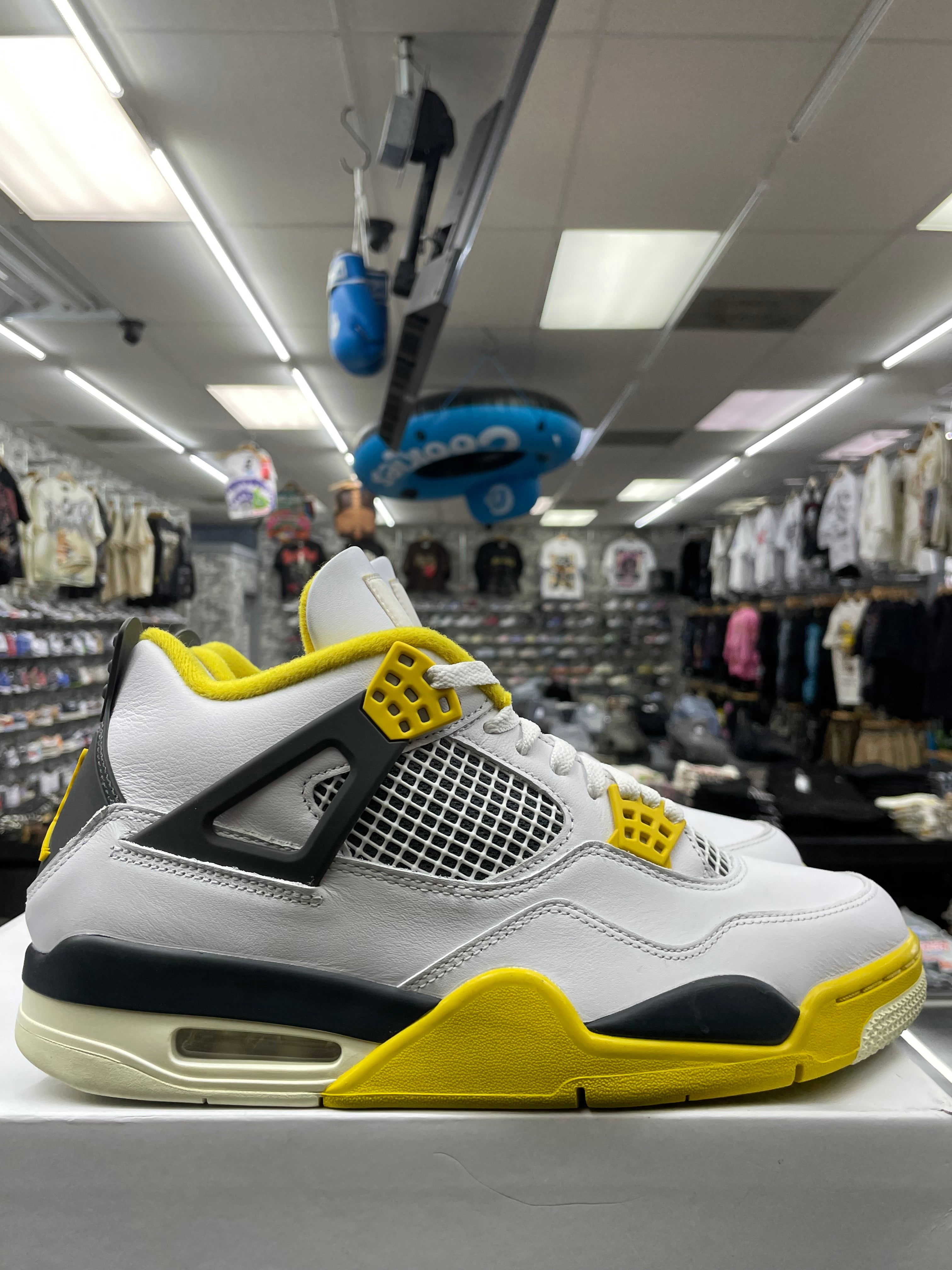 Air Jordan Retro 4 “Vivid Sulfur” *Size 10.5 Preowned*