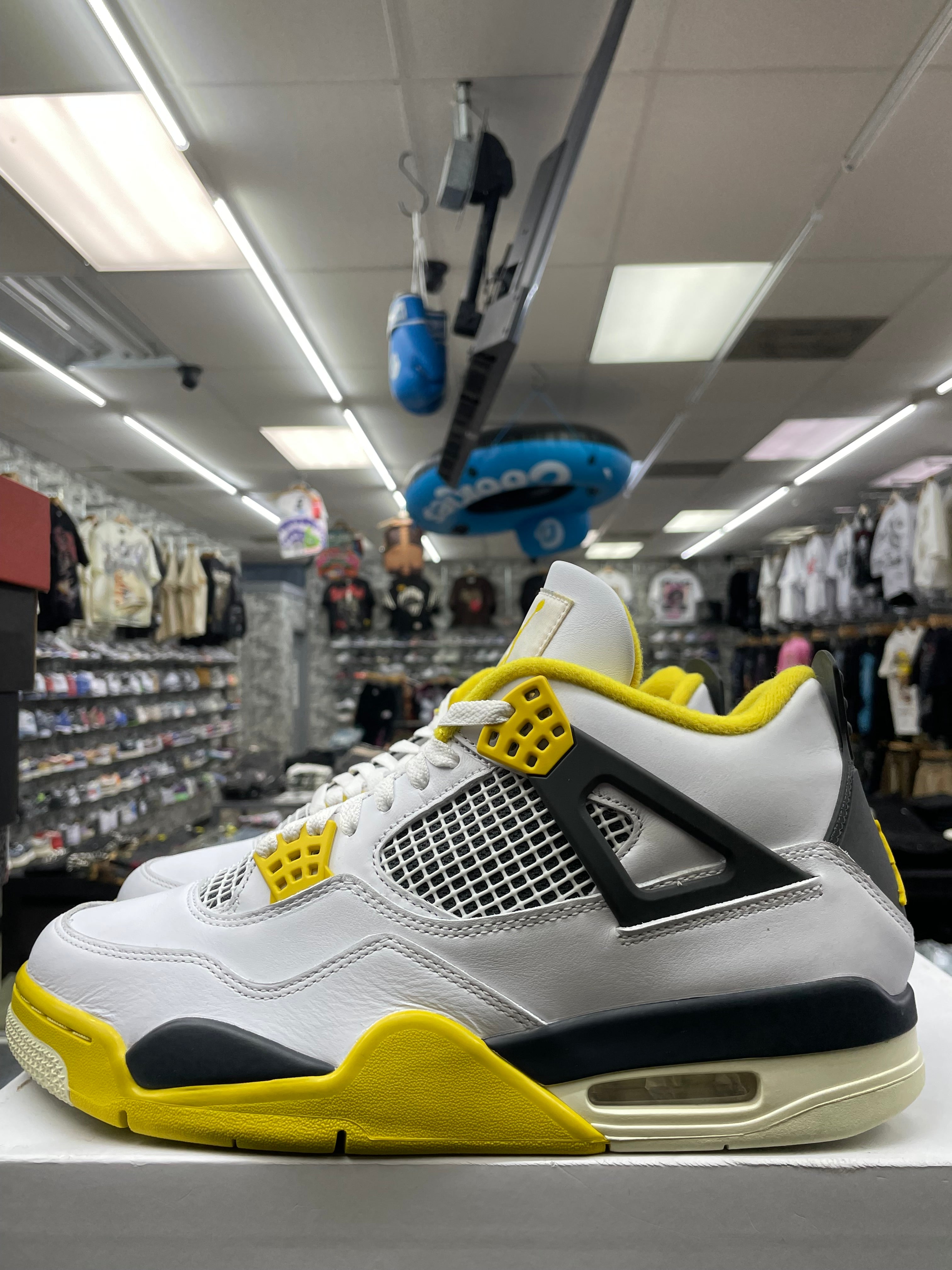 Air Jordan Retro 4 “Vivid Sulfur” *Size 10.5 Preowned*
