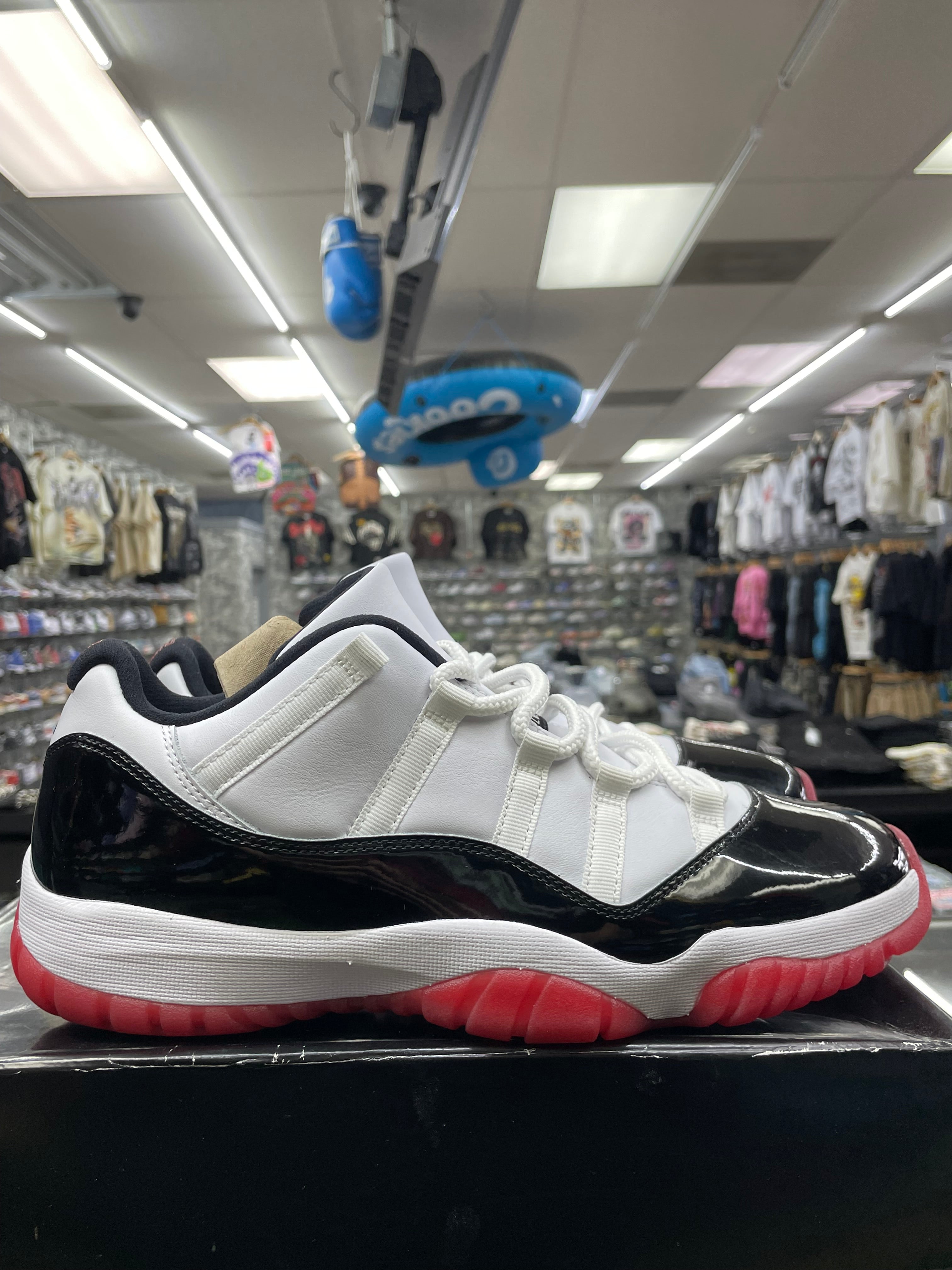Air Jordan Retro 11 Low “Concord Bred” *Size 11 Preowned*
