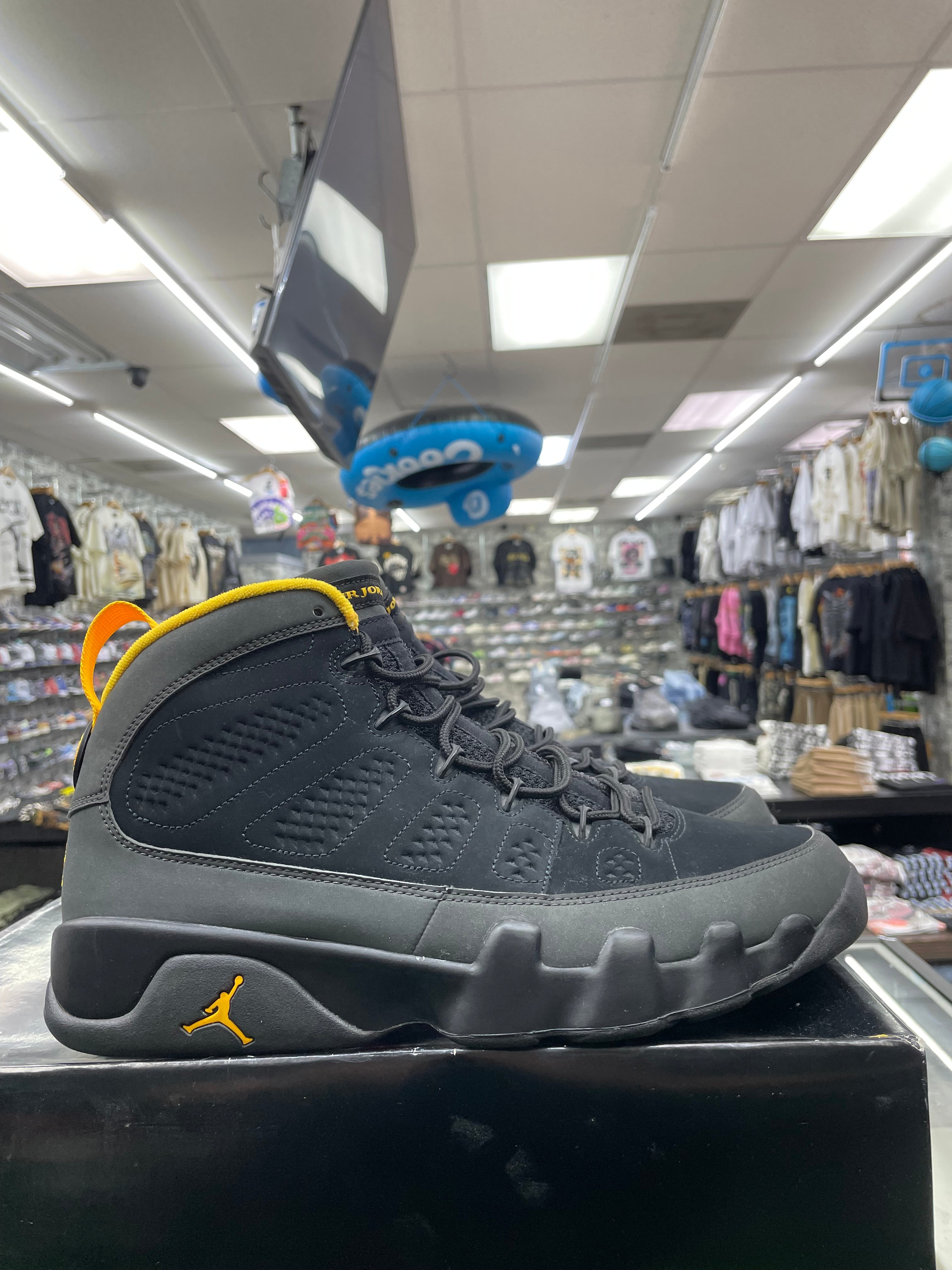 Air Jordan Retro 9 “Dark Charcoal University Gold” *Size 11 Preowned*
