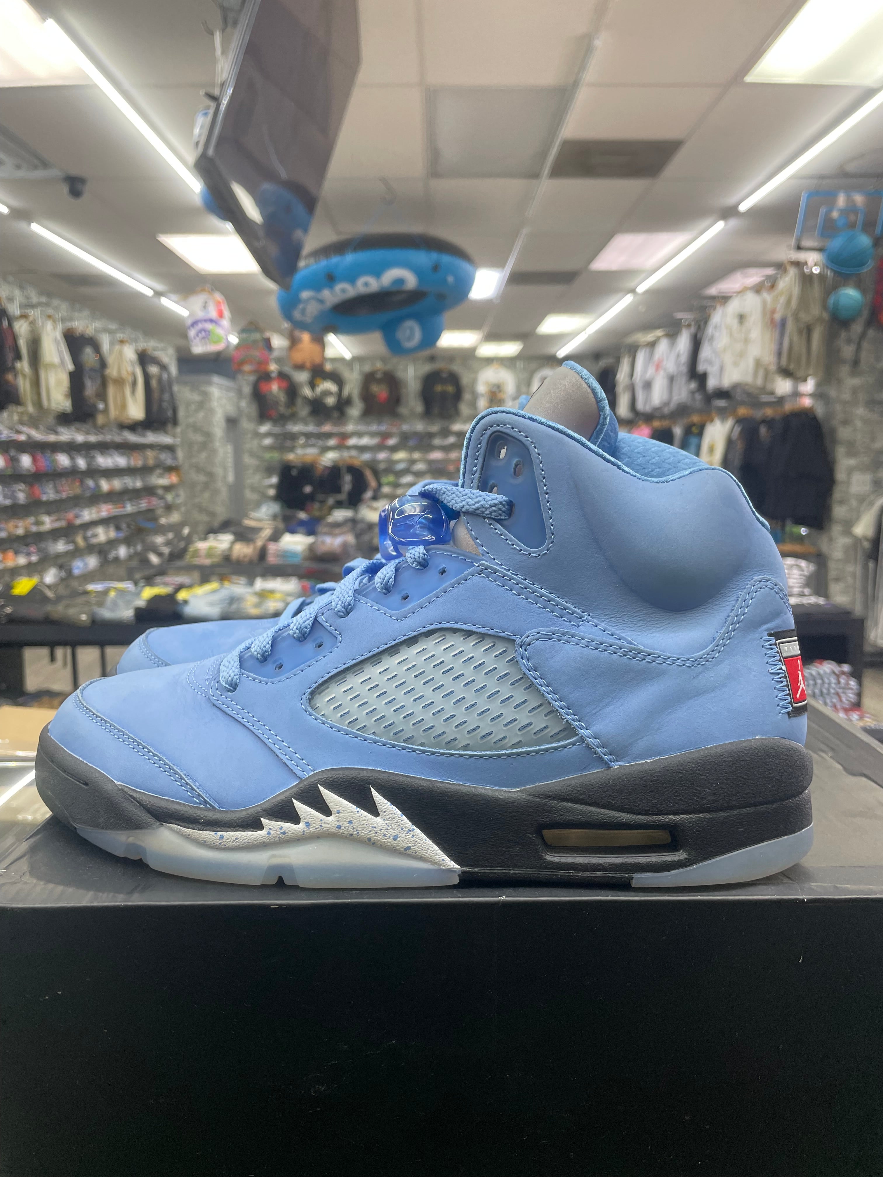 Air Jordan Retro 5 “Unc University Blue” *Size 9.5 Preowned*