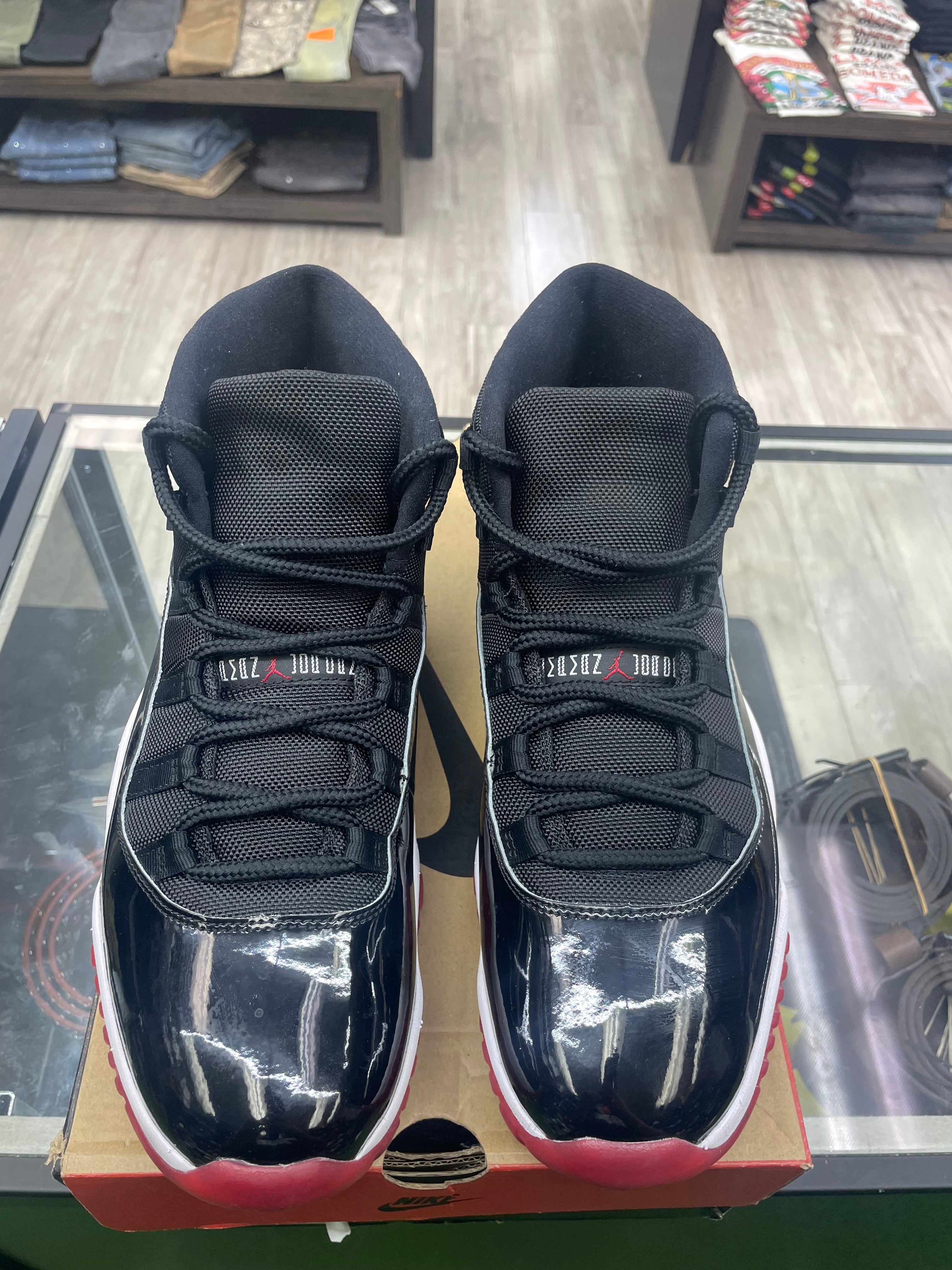 Air Jordan Retro 11  “Playoffs Bred” *Size 10.5 Preowned*