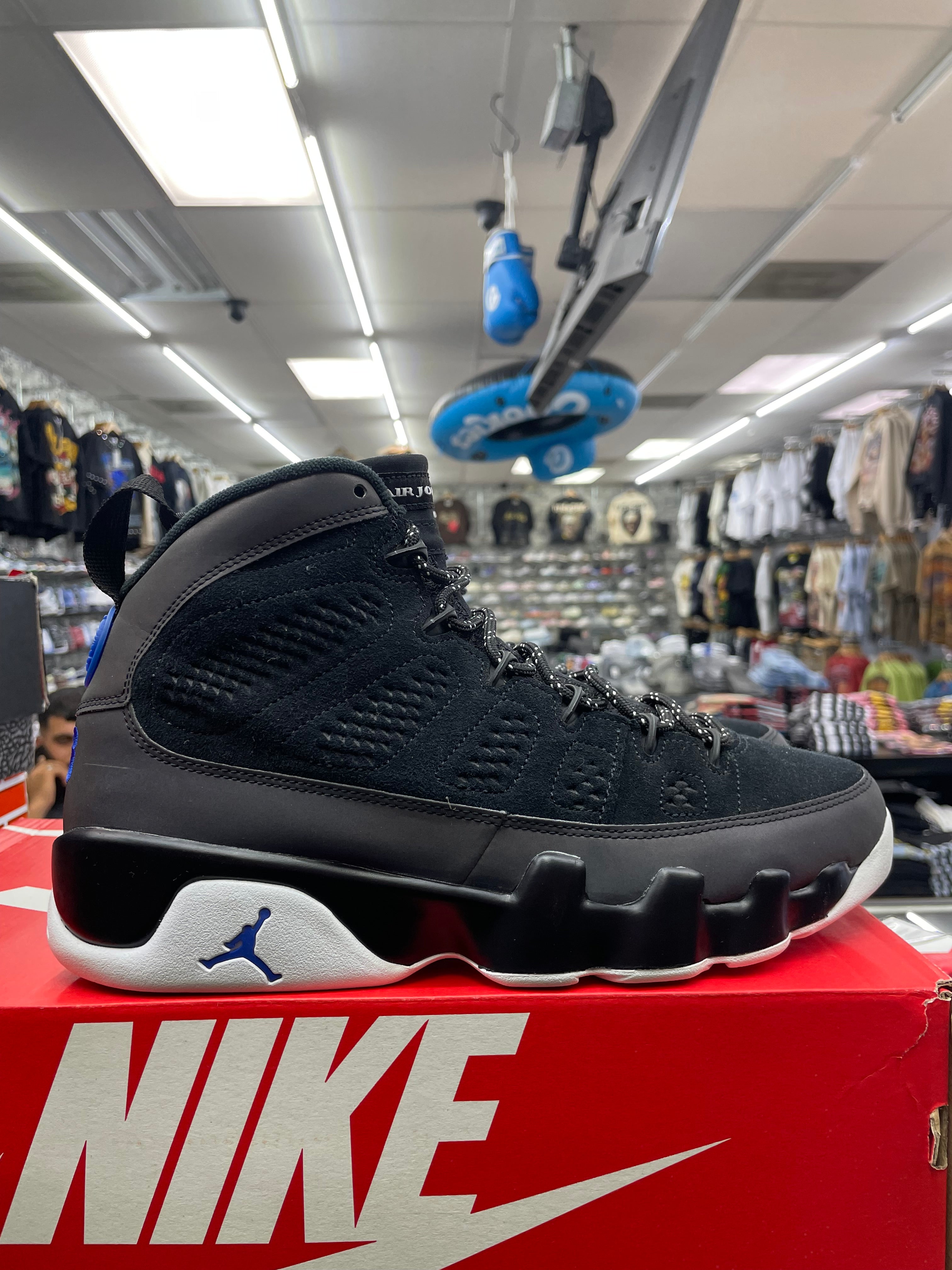 Air Jordan Retro 9 “Racer Blue” *Size 9 Preowned*