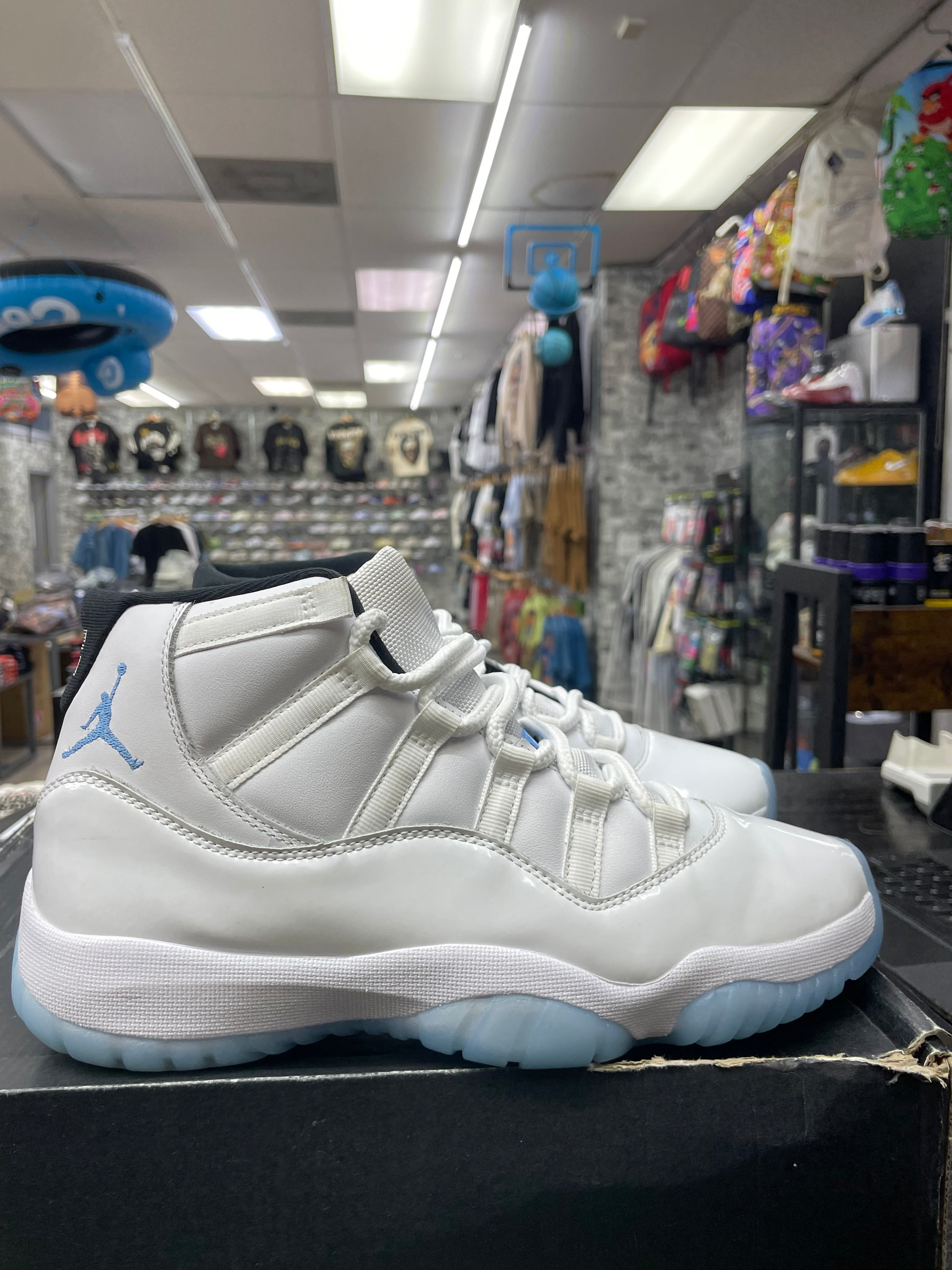 Air Jordan Retro 11 "Legend Blue" *Size 8.5 Preowned*