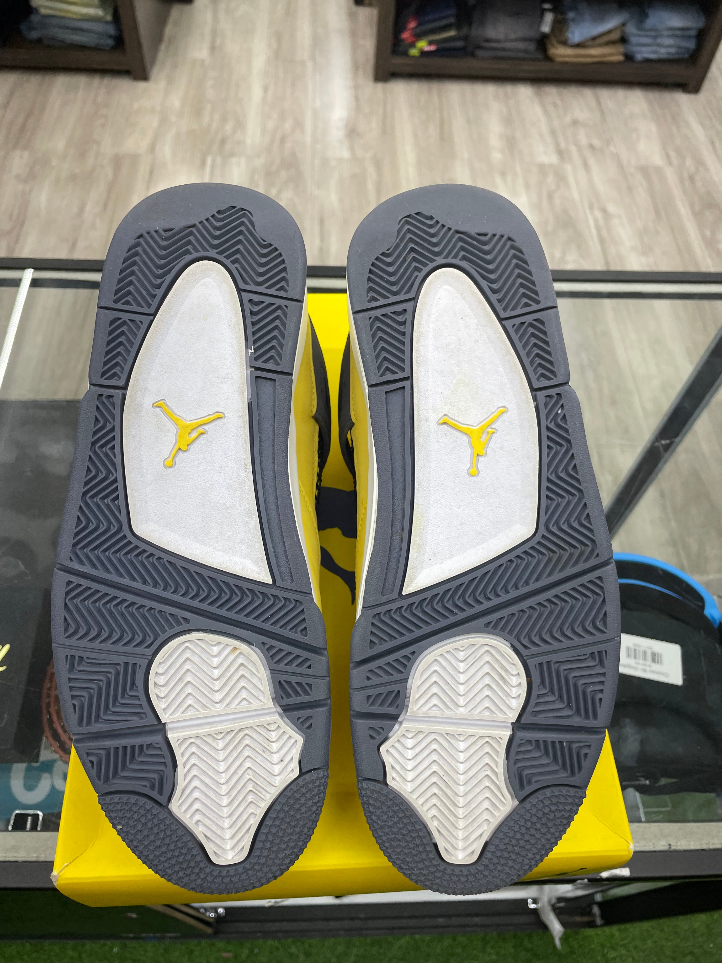 Air Jordan Retro 4 “Lightning” *Size 9 Preowned*