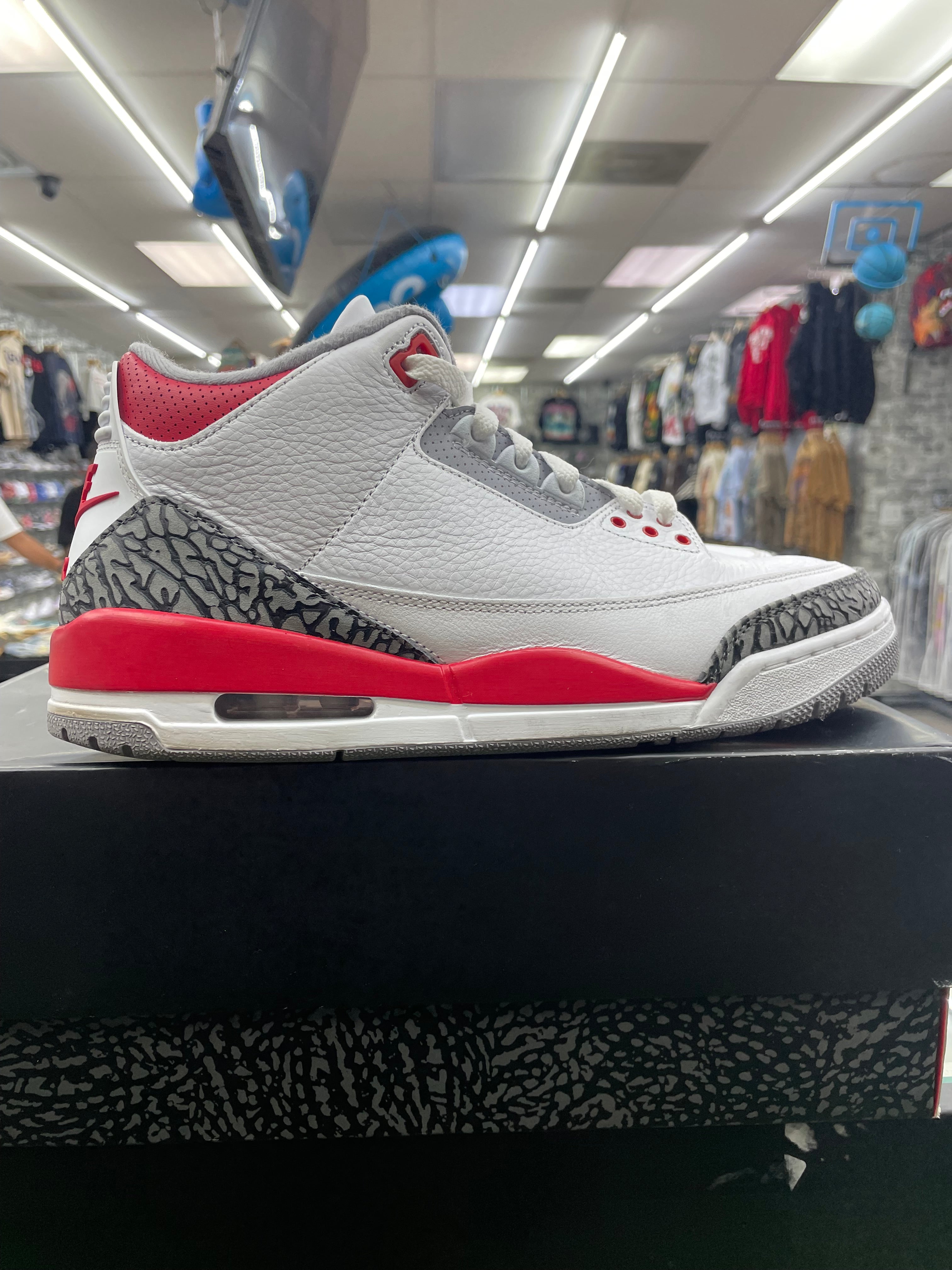 Air Jordan Retro 3 “Fire Red” *Size 10 Preowned* (DN3707-160)
