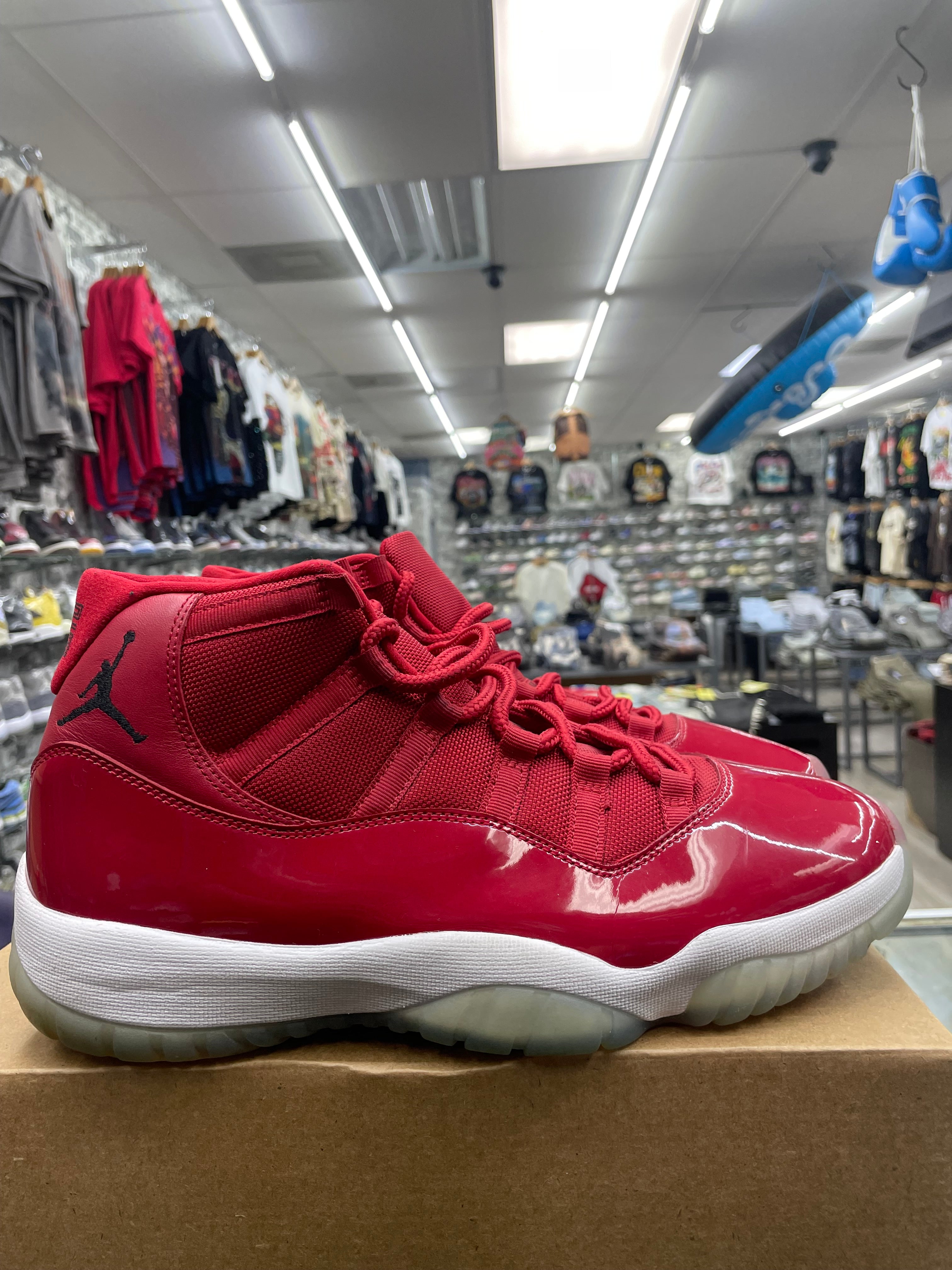 Air Jordan Retro 11 “Win Like 96” *Size 11.5 Preowned* (378037-623)