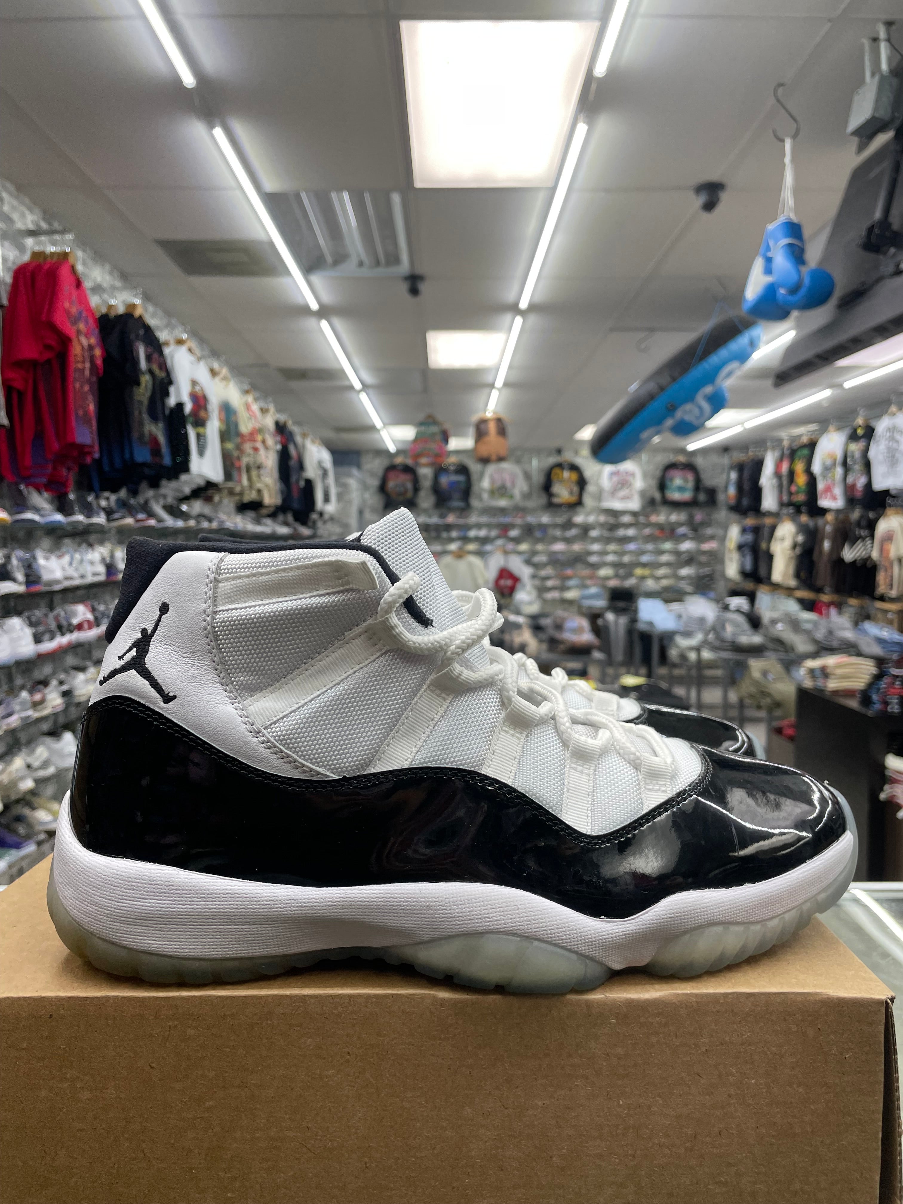 Air Jordan Retro 11 “Concord” *Size 11.5 Preowned* (378037-100)
