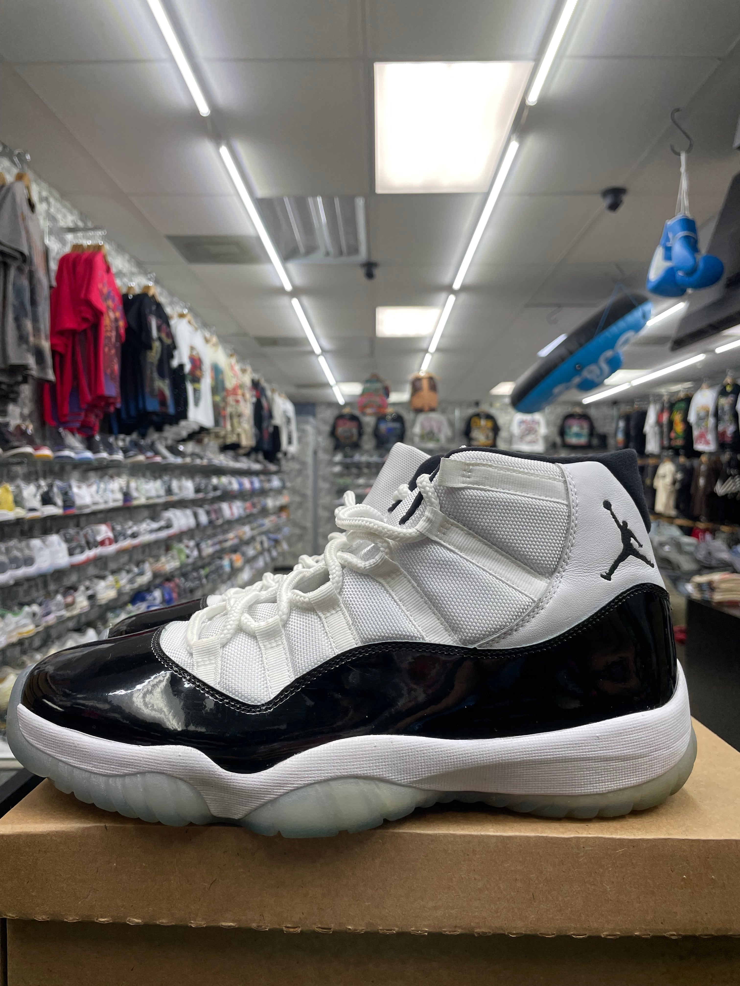 Air Jordan Retro 11 “Concord” *Size 11.5 Preowned* (378037-100)