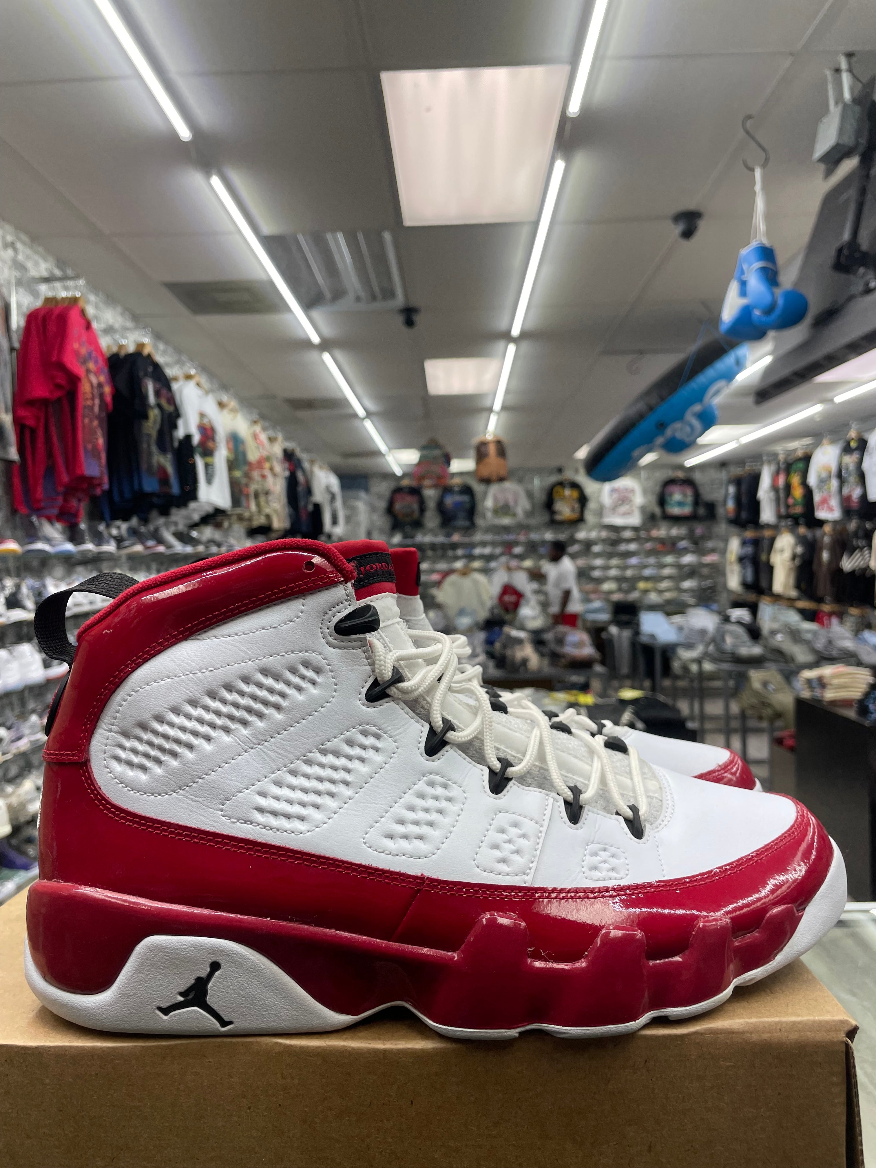Air Jordan Retro 9 “White Gym Red” *Size 12 Preowned* (302370-160)