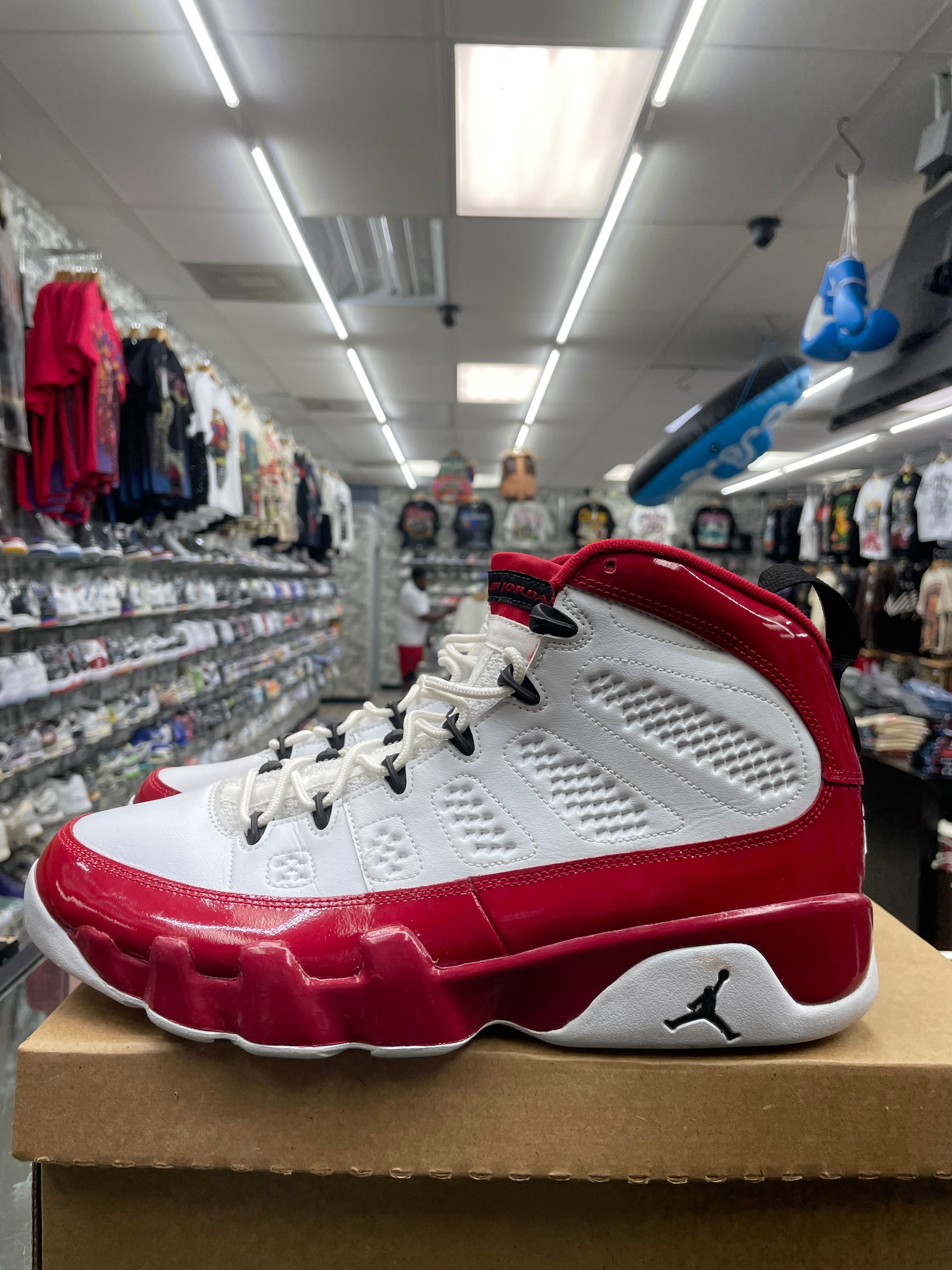 Air Jordan Retro 9 “White Gym Red” *Size 12 Preowned* (302370-160)