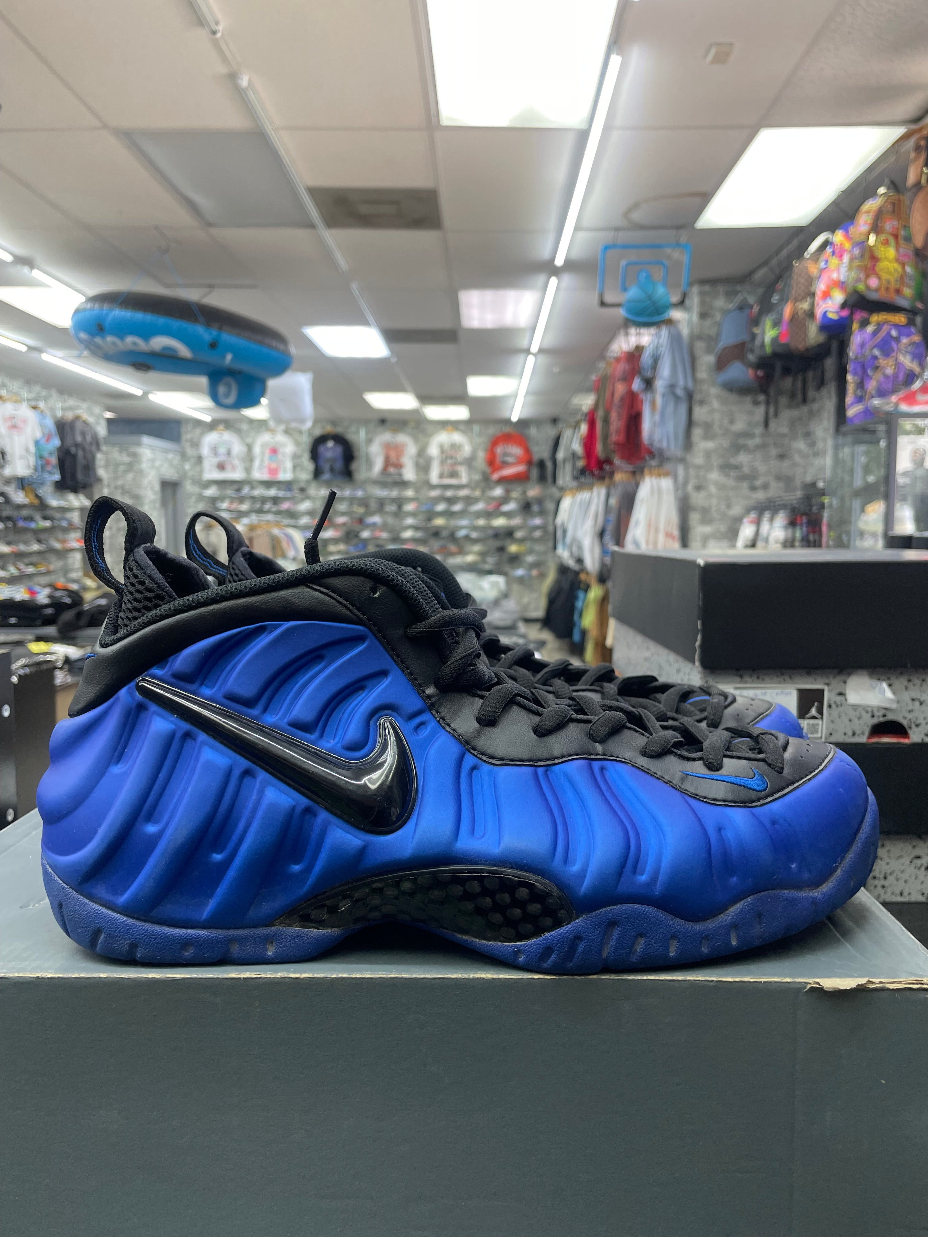 Nike Air Foamposite “Hyper Cobalt” *Size 11 Preowned* (624041-403)