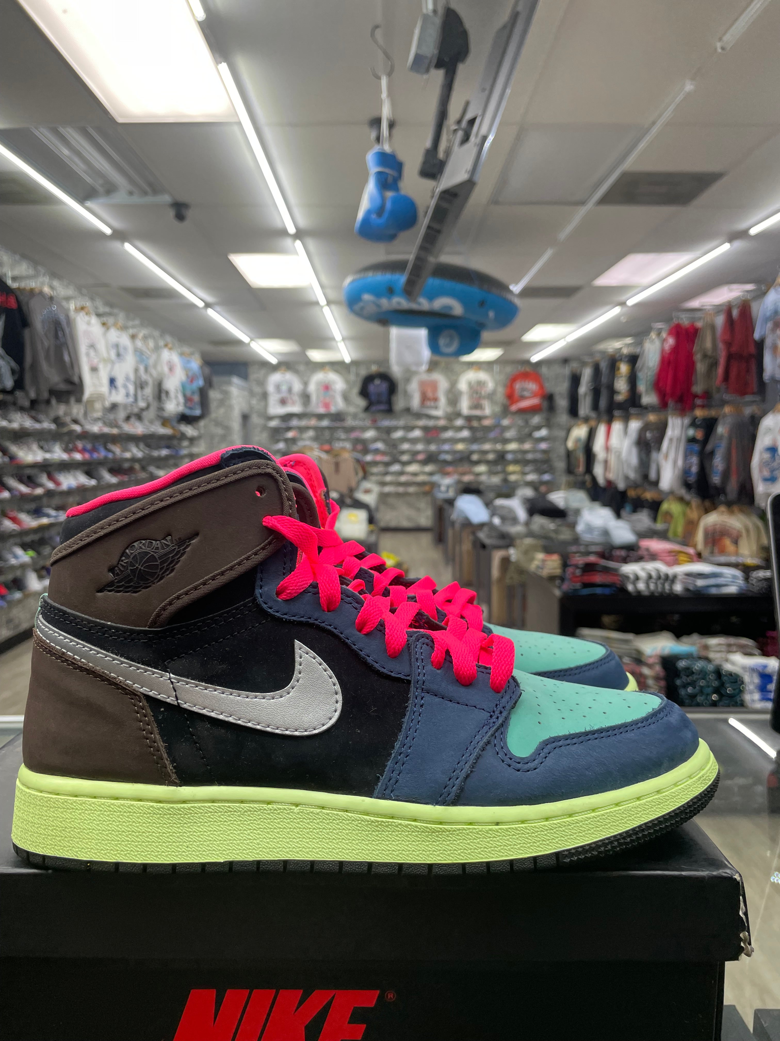 Air Jordan 1 “Tokyo Bio Hack” *Size 6.5 Preowned* (575441-201)