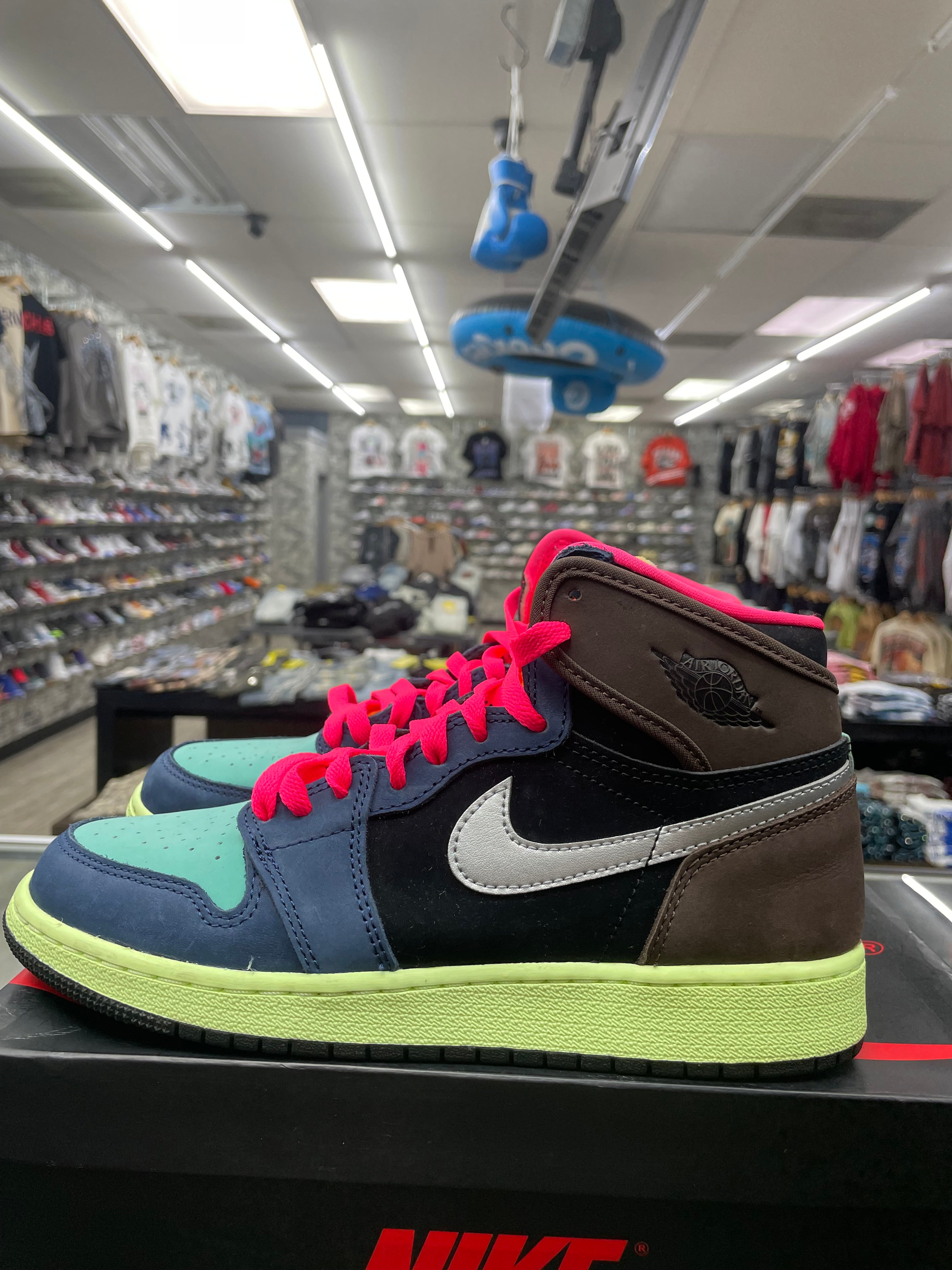 Air Jordan 1 “Tokyo Bio Hack” *Size 6.5 Preowned* (575441-201)
