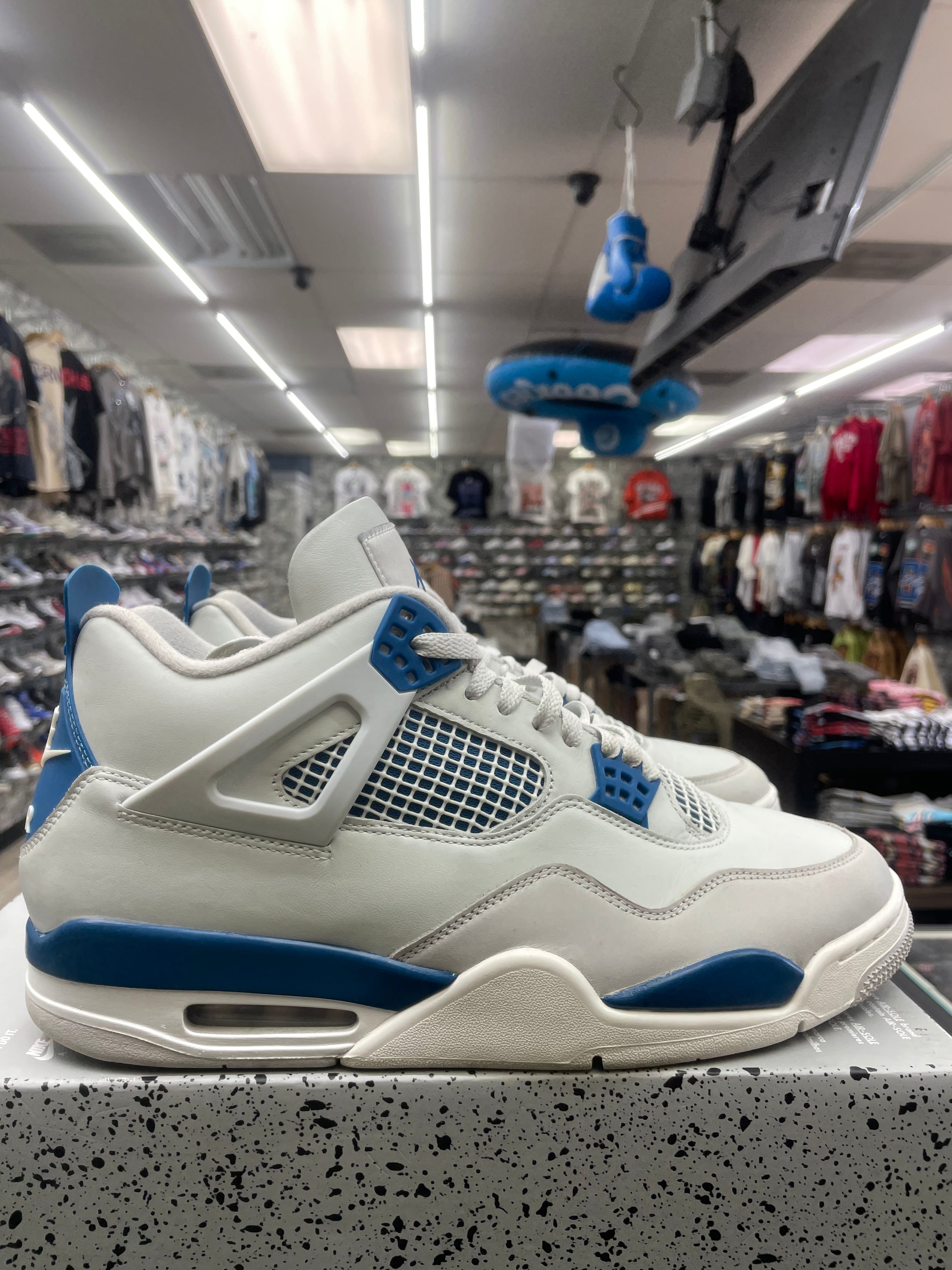Air Jordan Retro 4 “Military Blue” *Size 12.5 Preowned* (FV5029-141)