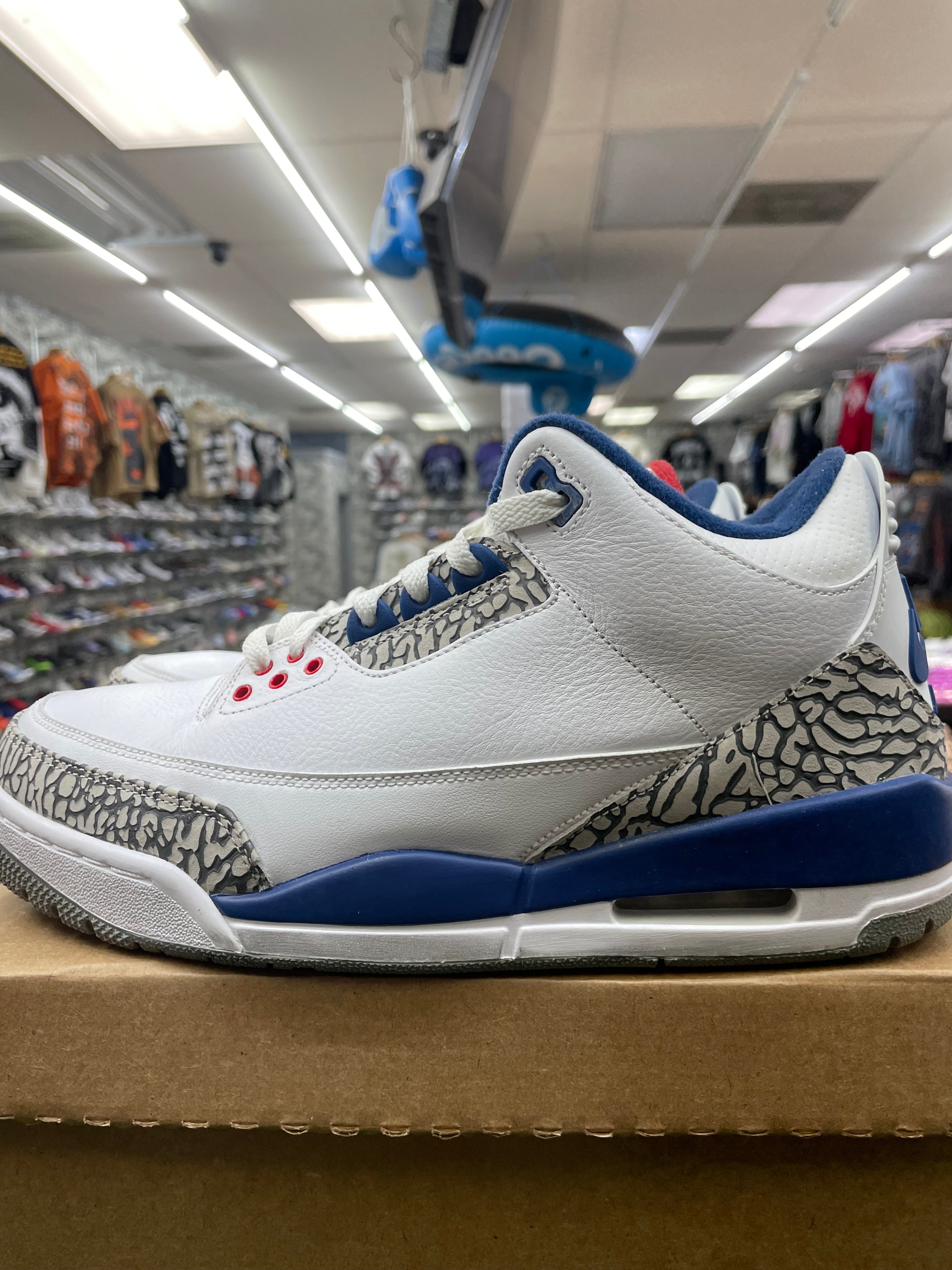 Air Jordan Retro 3 “True Blue” *Size 9.5 Preowned* (854262-106)