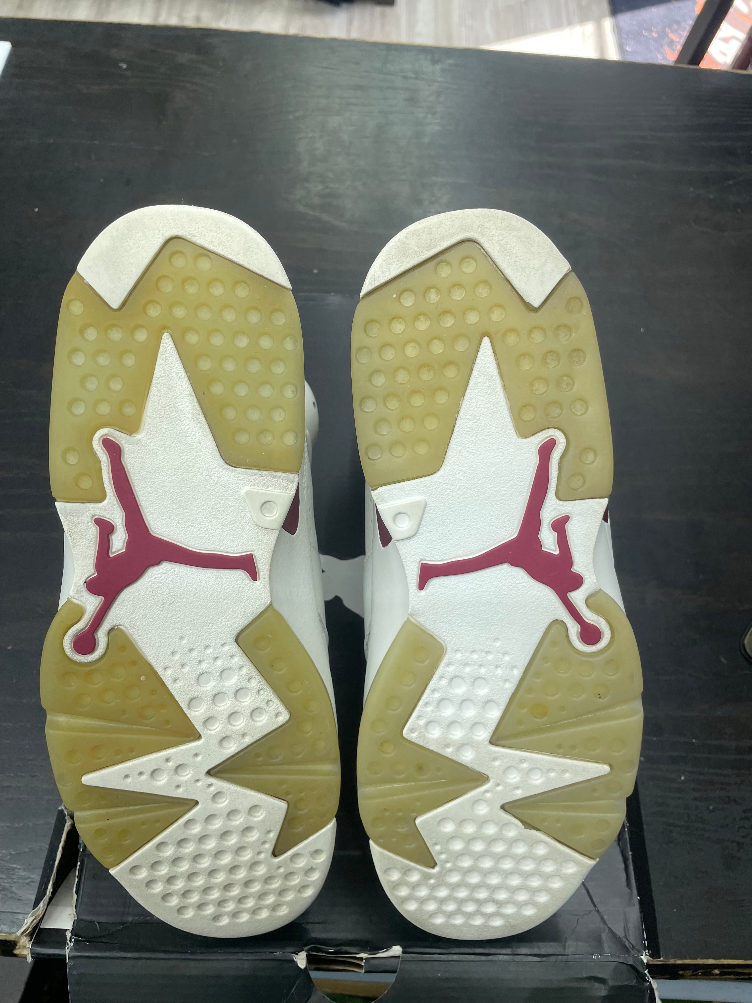 Air Jordan Retro 6 “Maroon” *Size 9.5 Preowned* (384664-116)