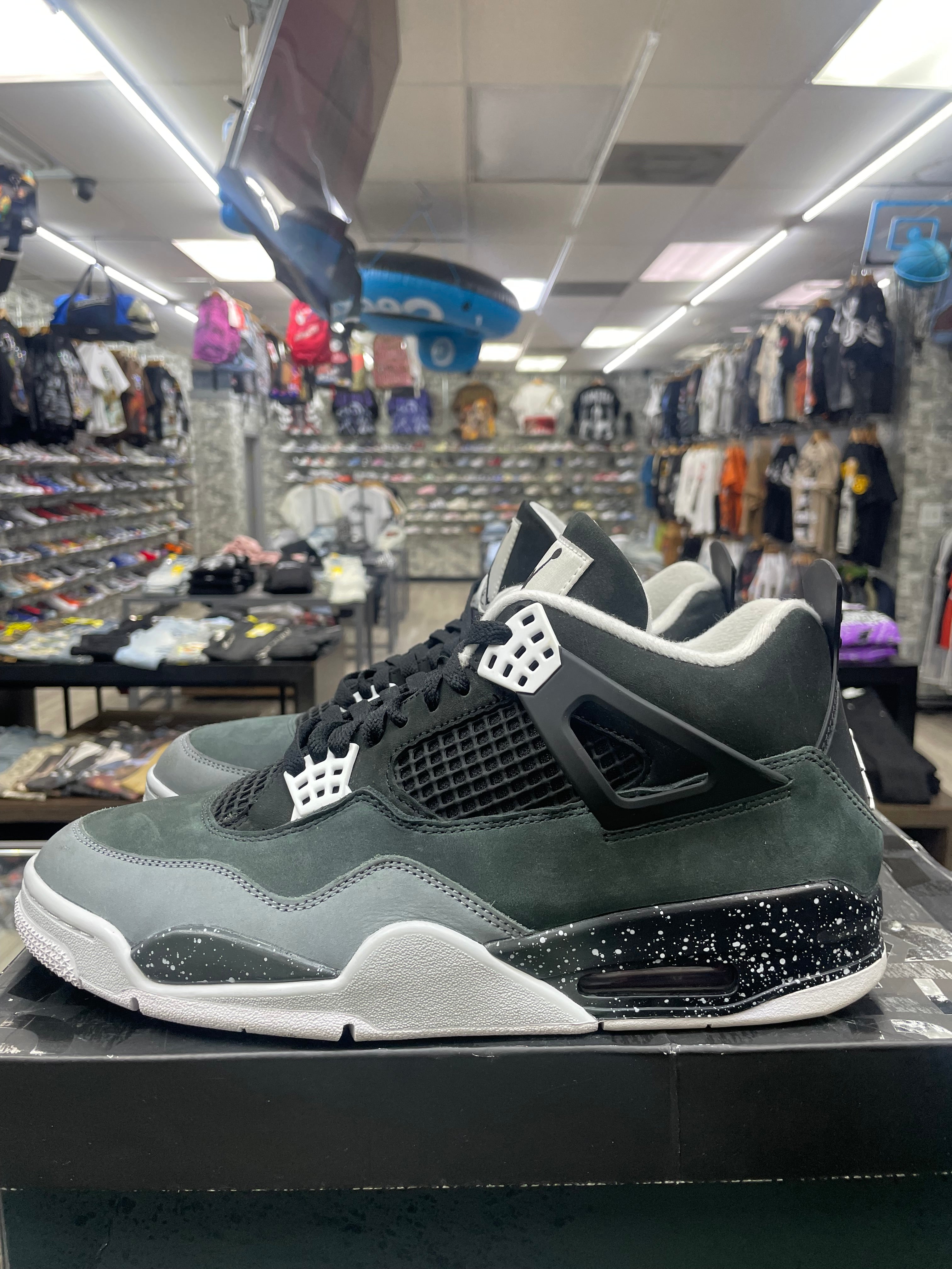 Air Jordan Retro 4 “Fear” *Size 11.5 Preowned* (FQ8138-002)