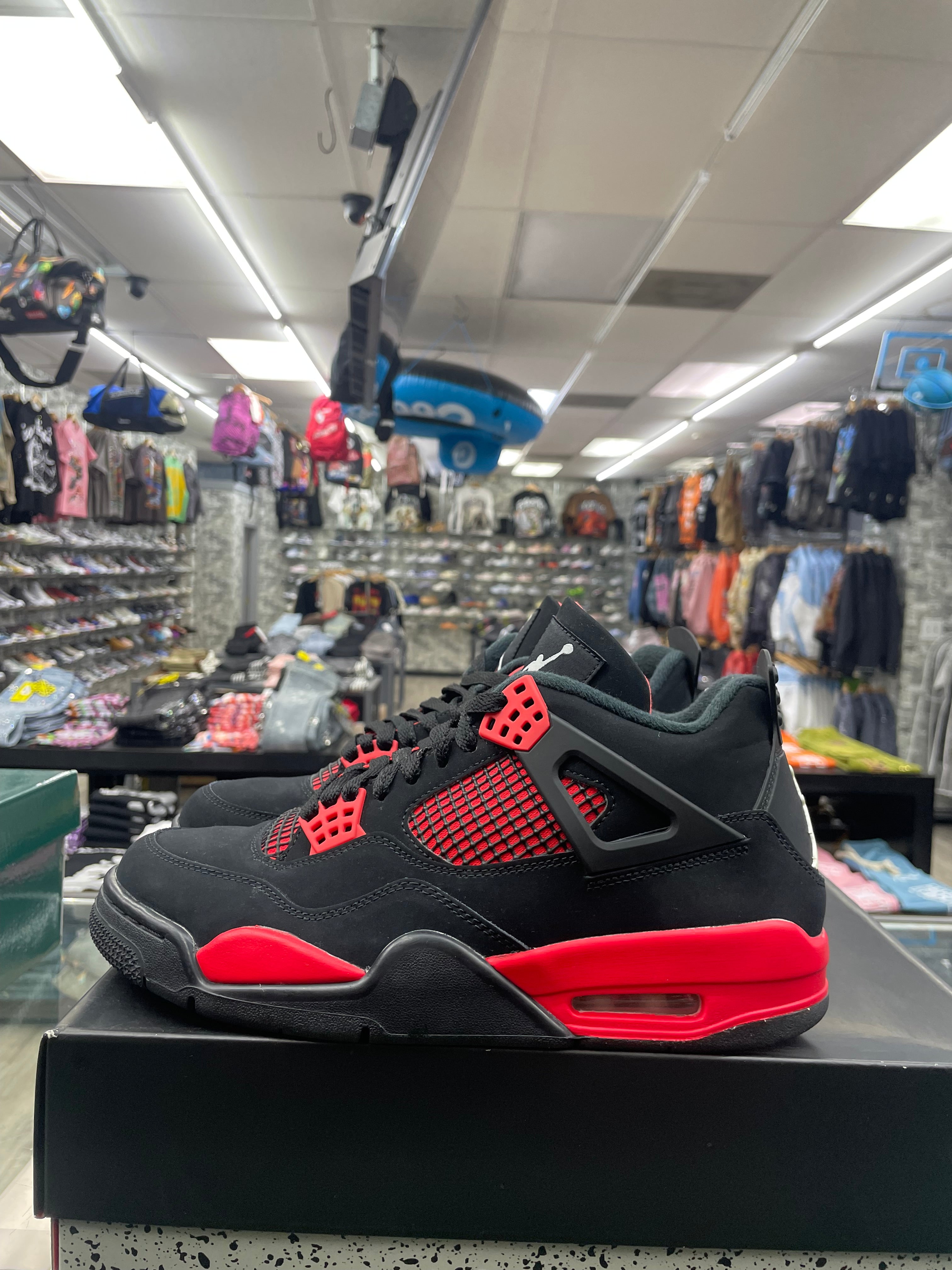 Air Jordan Retro 4 “Red Thunder” *Size 9 Preowned*
