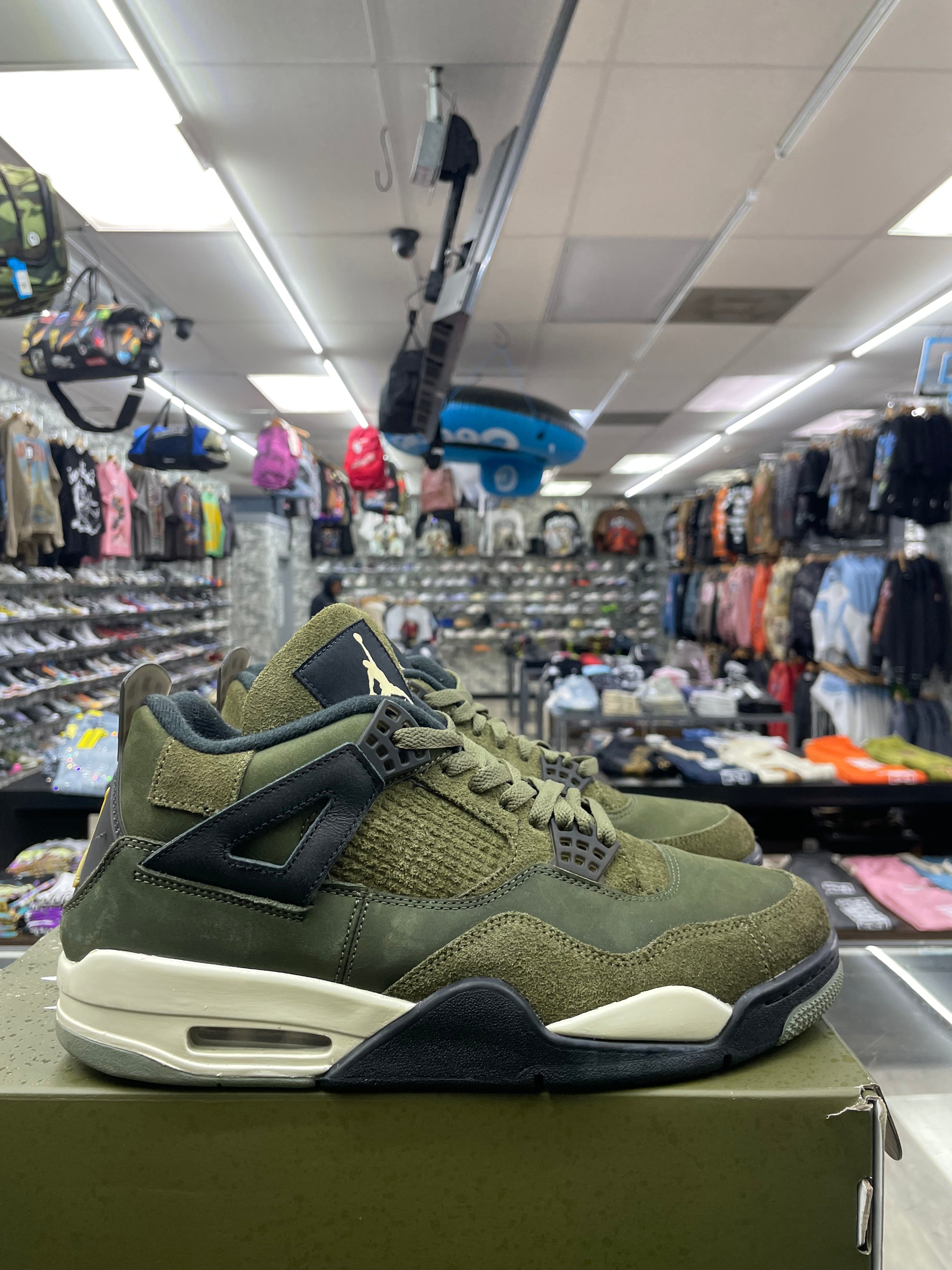 Air Jordan Retro 4 “Craft Medium Olive *Size 11 Preowned*