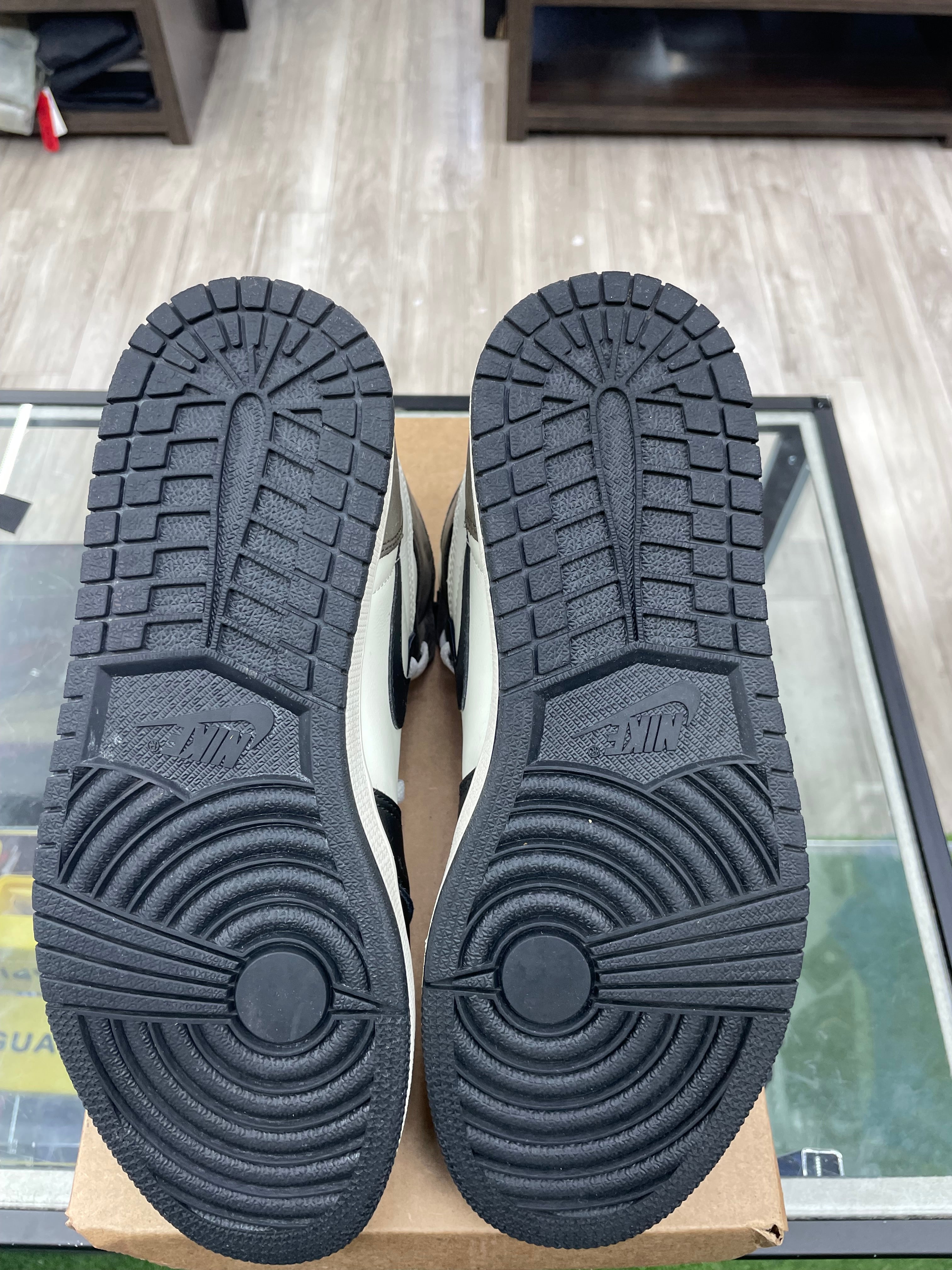 Air jordan 1 “Dark Mocha” *Size 9 Preowned*