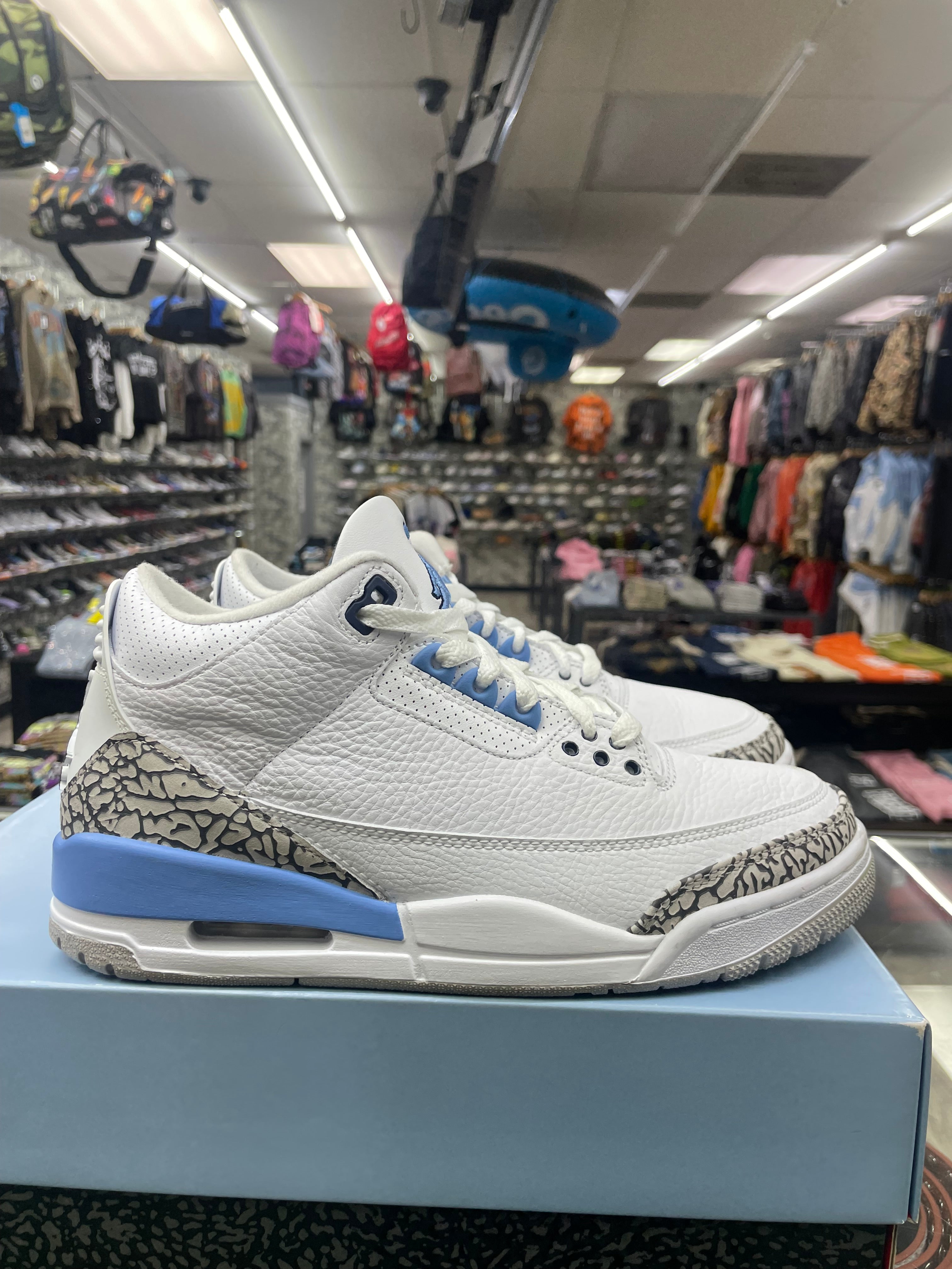 Air jordan Retro 3 “Unc” *Size 8 Preowned*