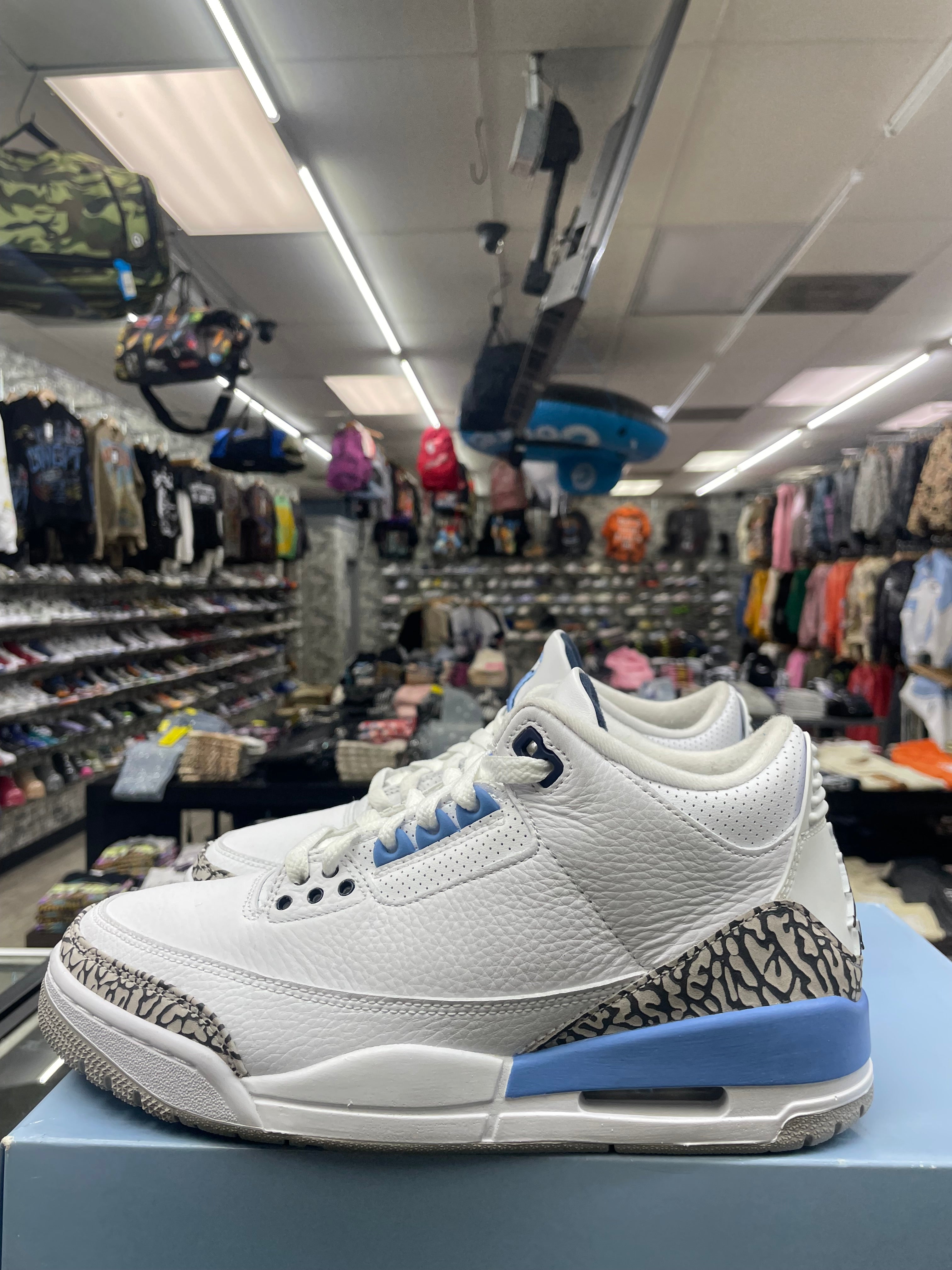 Air jordan Retro 3 “Unc” *Size 8 Preowned*