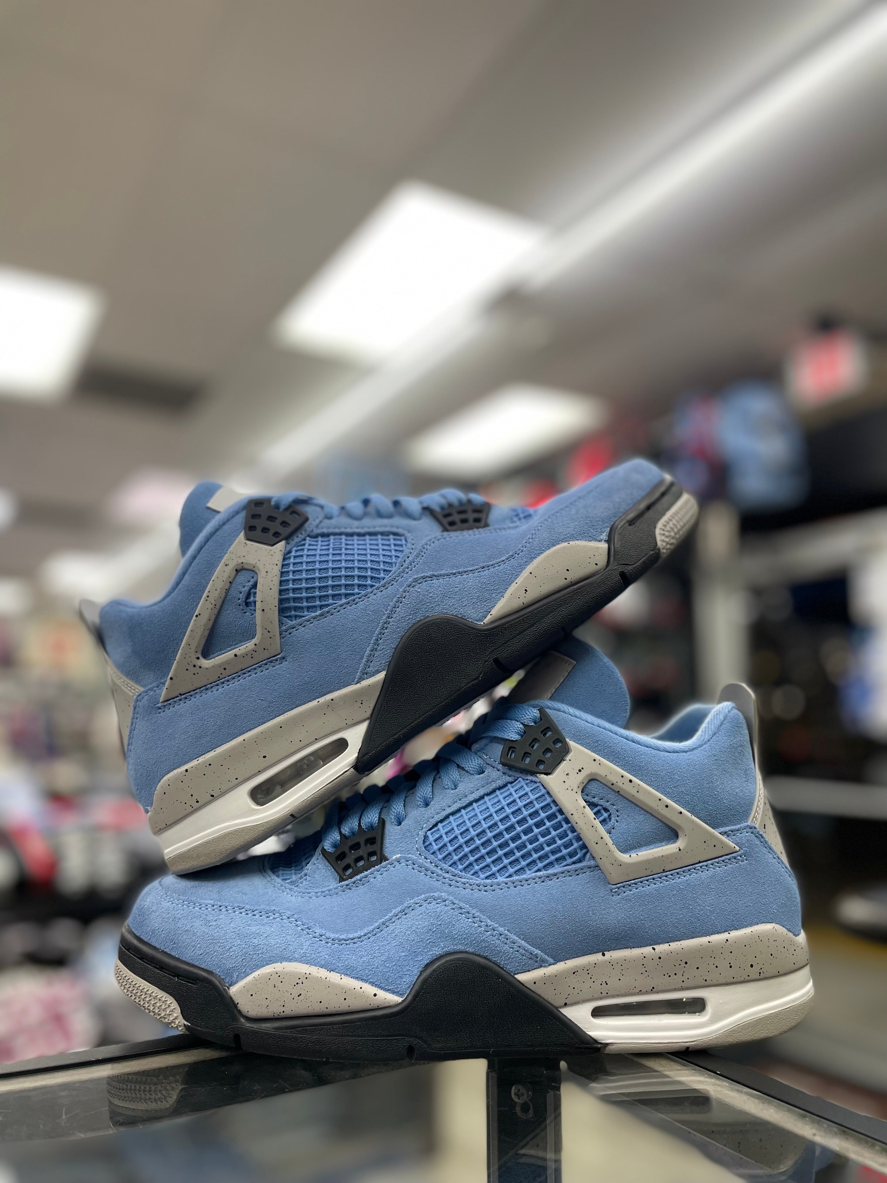 Air Jordan Retro 4 “University Blue”