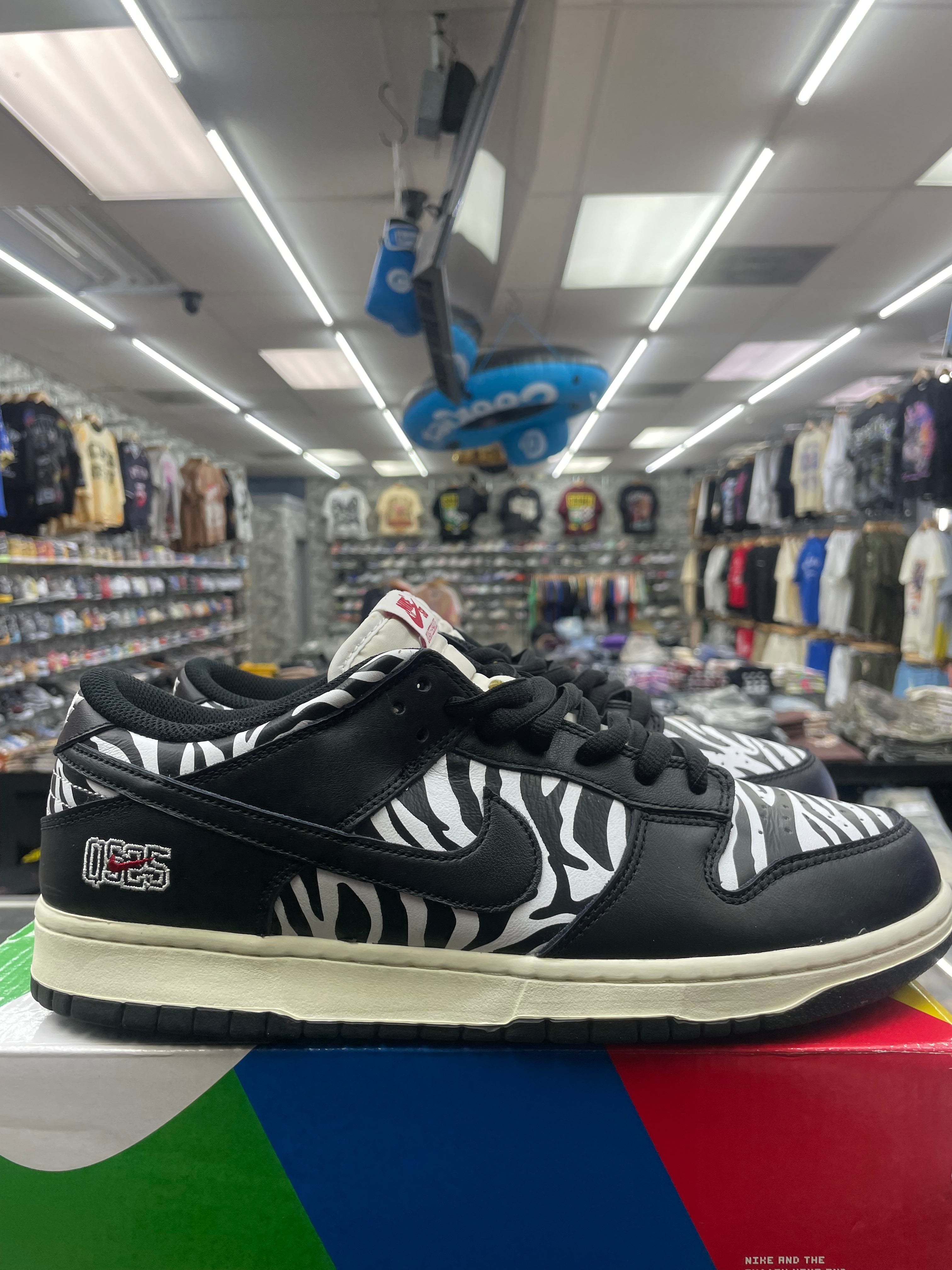 Nike SB Dunk Low “Quartersnacks Zebra” *Size 12 Preowned*