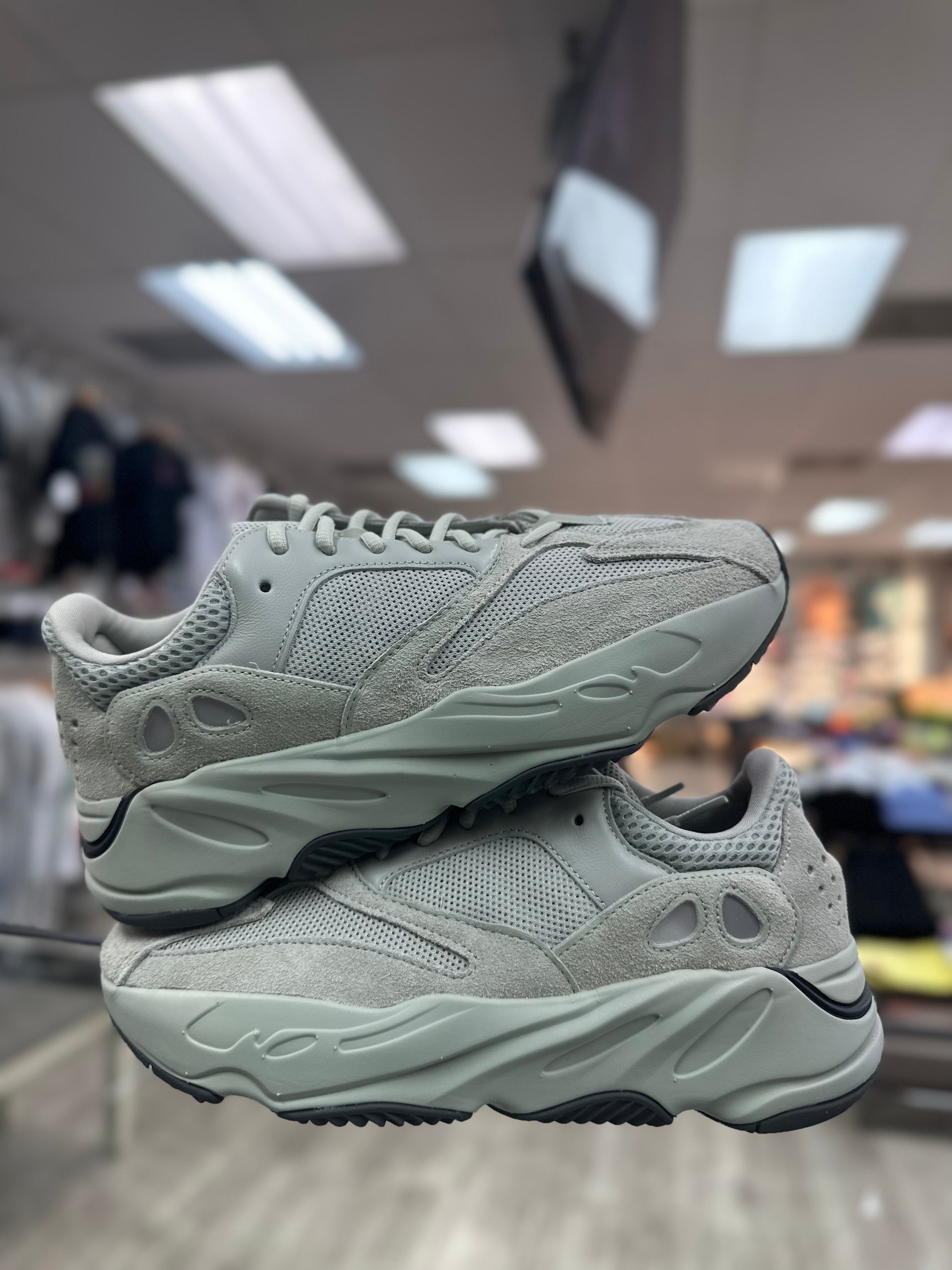 Yeezy 700 "Salt"