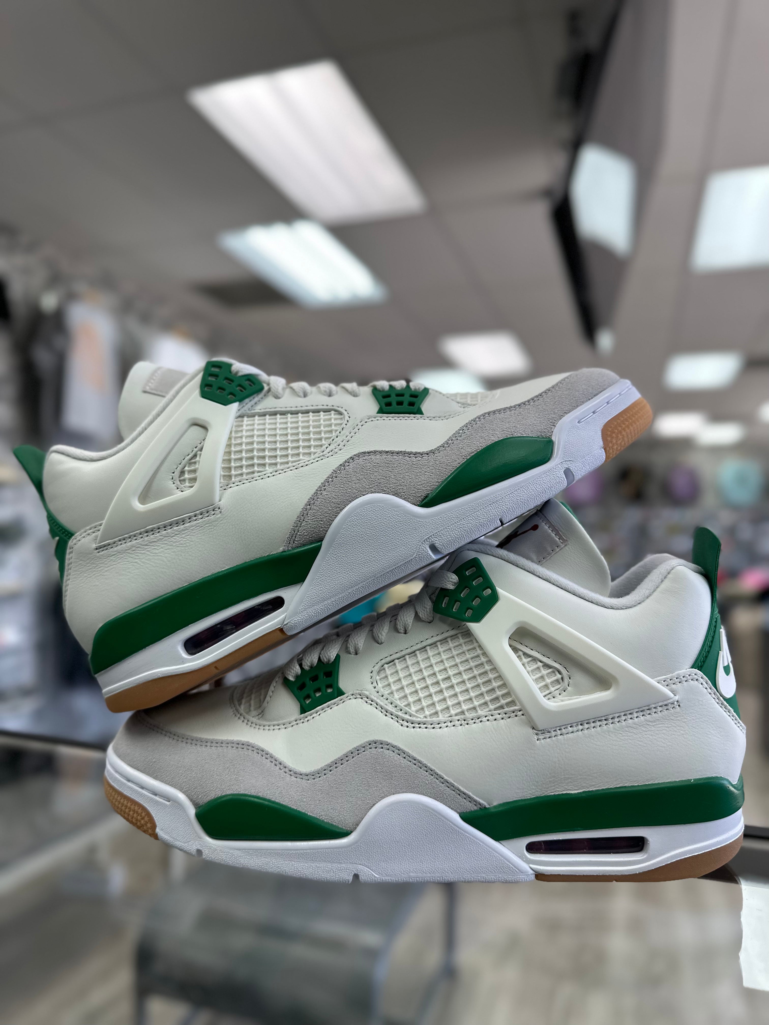 Air Jordan Retro 4 x Nike SB "Pine Green"